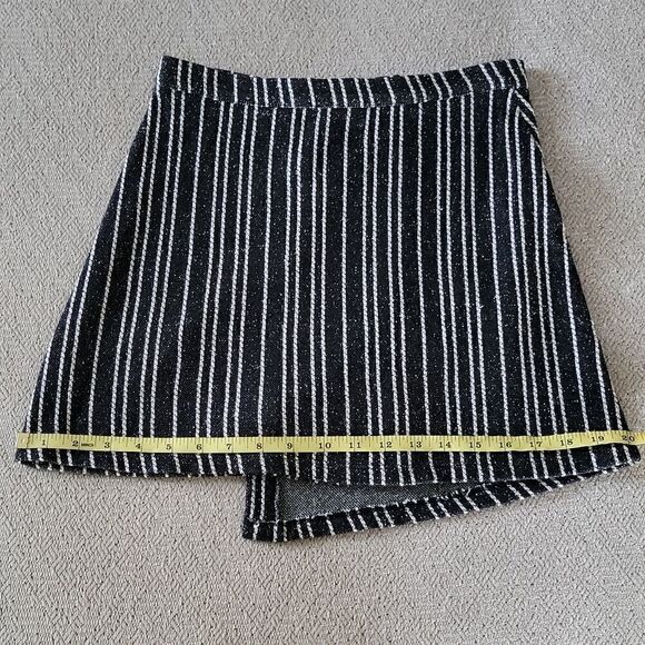Urban Outfitters Black and White Striped Skirt - Size Small - Picture 8 of 11